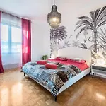 Center Apartment *